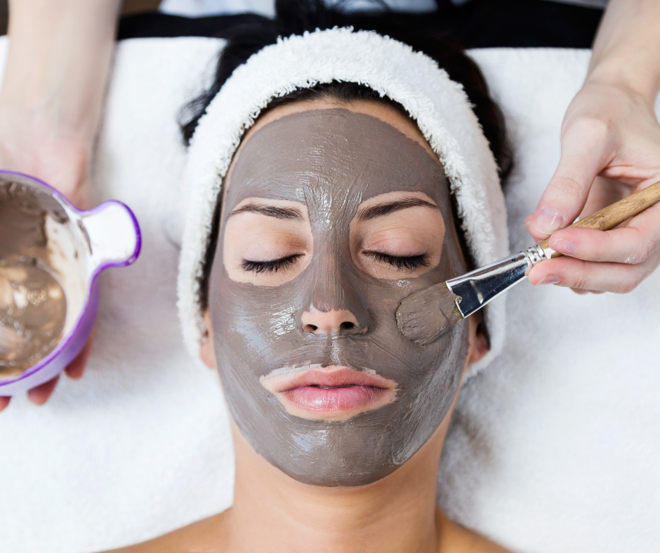 Facial massage + detox clay mask